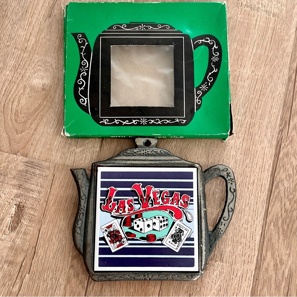 NIB Vintage Las‎ Vegas Cast Iron and Ceramic Teapot Trivet